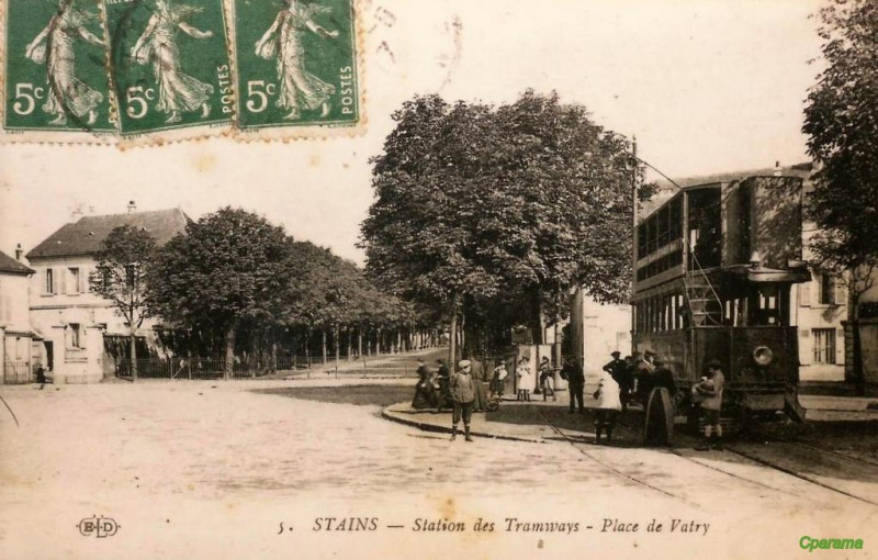Carte postale ancienne Stains.Place de Vatry