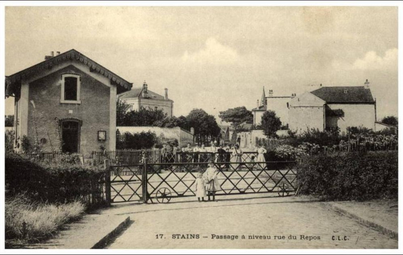 Carte postale ancienne Stains.Rue du Repos