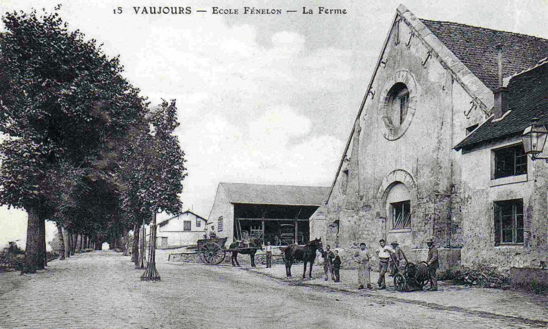 Carte postale ancienne Vaujours-Ecole Fénelon-La ferme