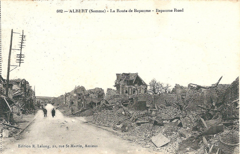 Carte postale ancienne Albert-Fr-80-en ruine-route de Bapaume-01