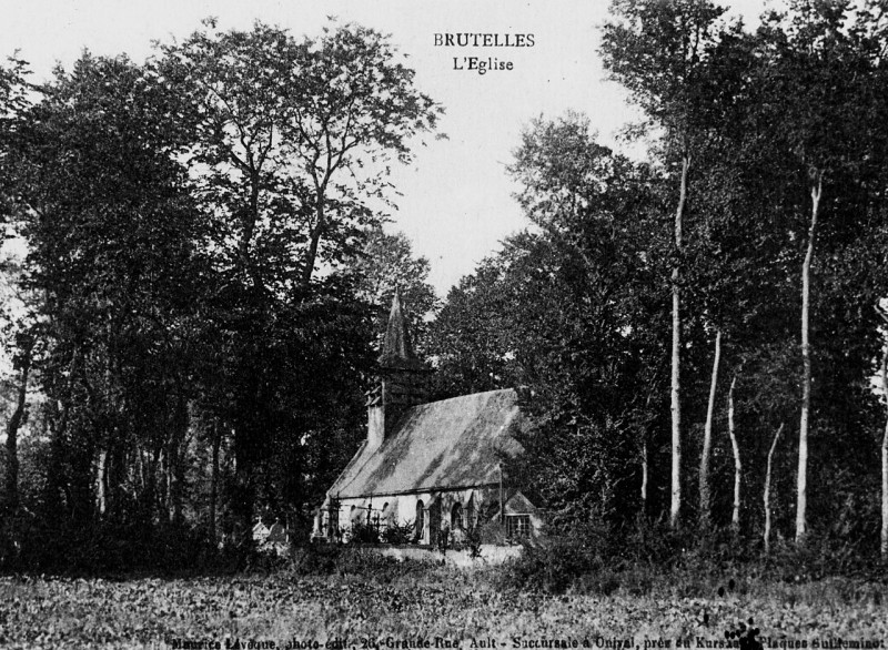 Carte postale ancienne Brutelles - L'église (3)