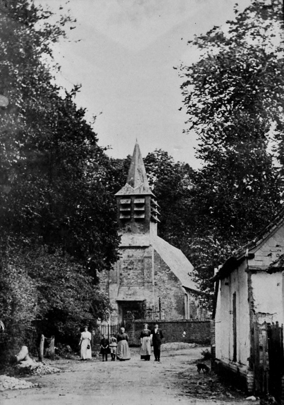 Carte postale ancienne Brutelles - L'église (5)