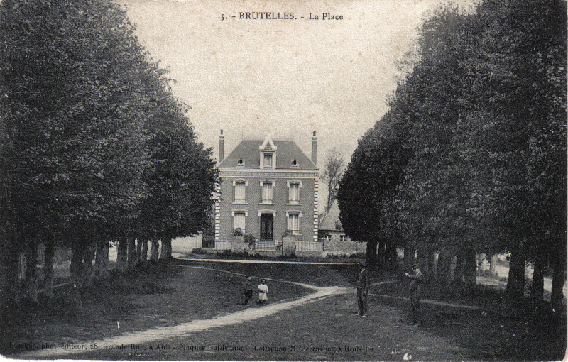 Carte postale ancienne La place