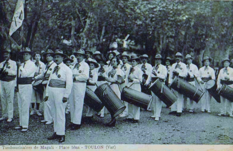 Carte postale ancienne Tambourinaires de Magali à Toulon