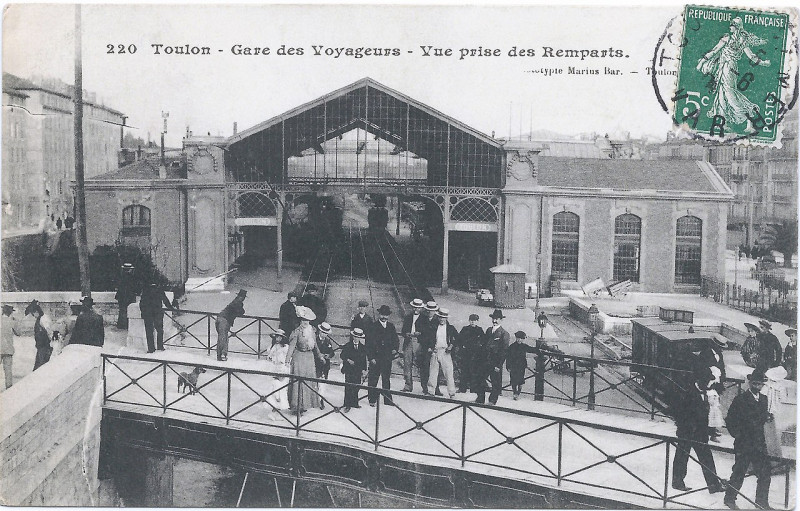 Carte postale ancienne Toulon Gare de voyageurs -vue prise des Remparts