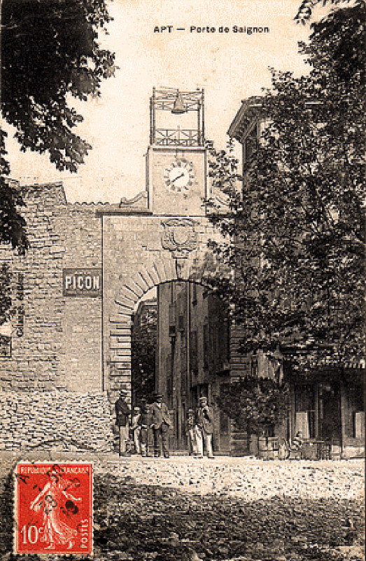 Carte postale ancienne Apt 01 porte de Saignon