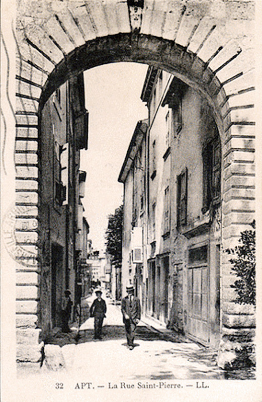 Carte postale ancienne Apt 03 porte de Saignon