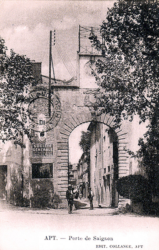 Carte postale ancienne Apt 04 porte de Saignon