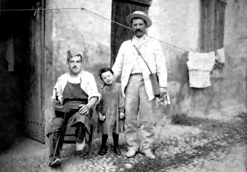 Carte postale ancienne Apt Auguste Courveille Maître bottier de la rue Saint-Pierre
