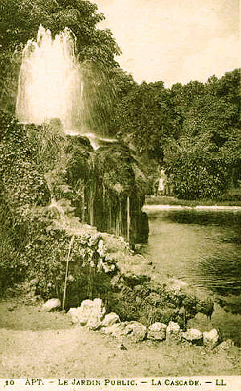 Carte postale ancienne Apt Cascade du jardin public