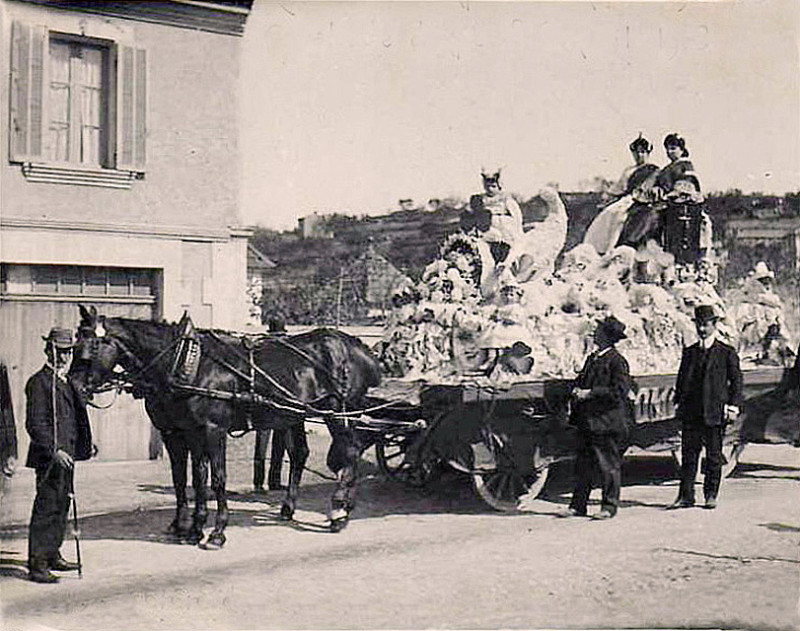 Carte postale ancienne Apt Cavalcade 26 avril 1908 char du Comité