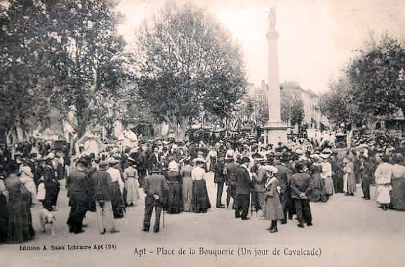 Carte postale ancienne Apt Cavalcade place de la Bouquerie