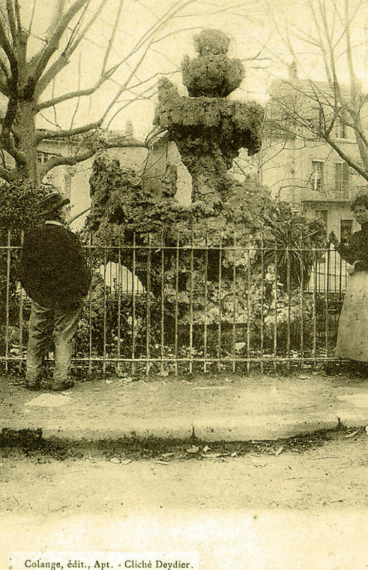 Carte postale ancienne Apt Cours Fontaine de l'éléphant