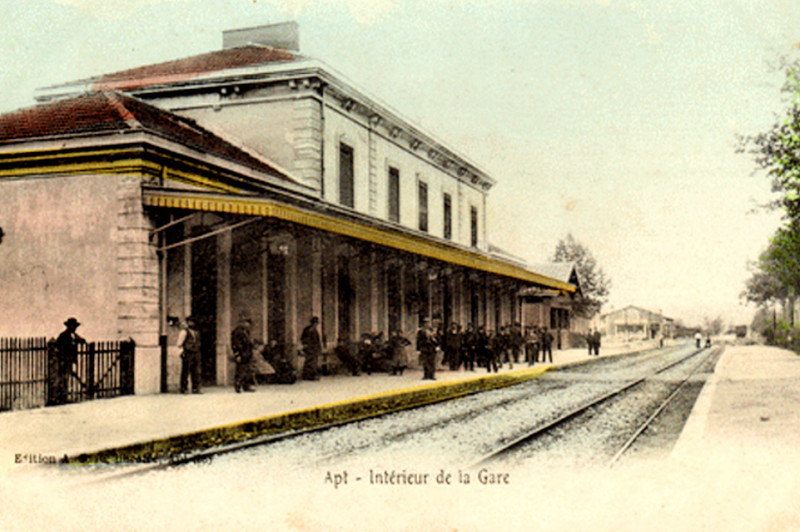 Carte postale ancienne Apt gare et vois ferrée