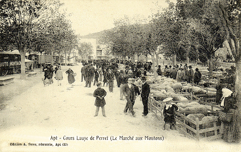 Carte postale ancienne Apt Marché Cours