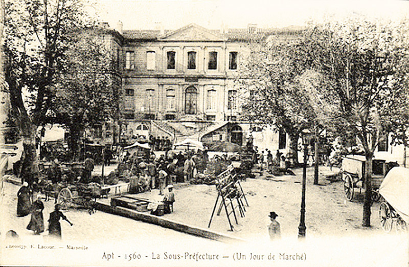 Carte postale ancienne Apt Marché sous préfecture