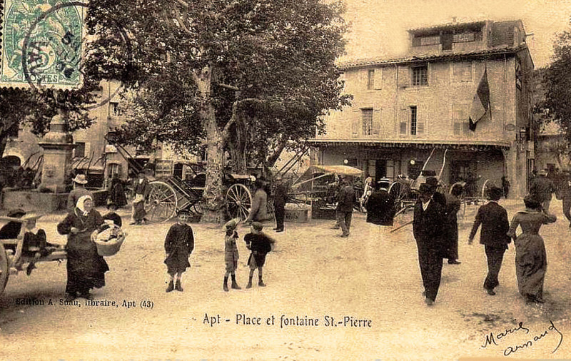 Carte postale ancienne Apt Place Saint-Pierre marché du samedi