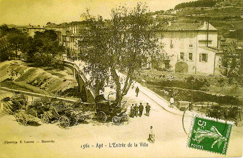 Carte postale ancienne Apt Pont de la Bouquerie et Calavon