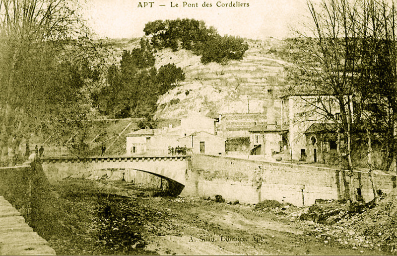 Carte postale ancienne Apt pont des cordeliers