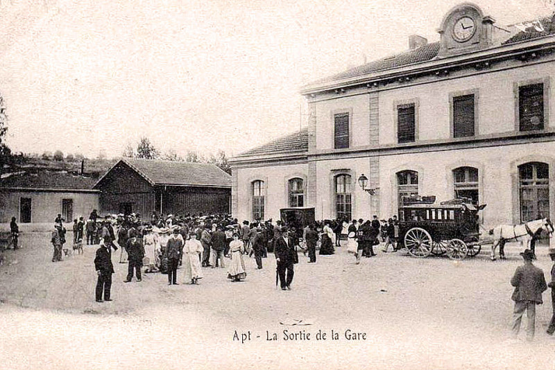 Carte postale ancienne Apt sortie Gare