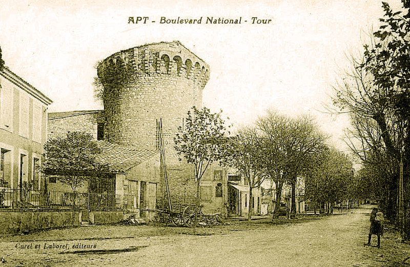 Carte postale ancienne Apt Tour des remparts