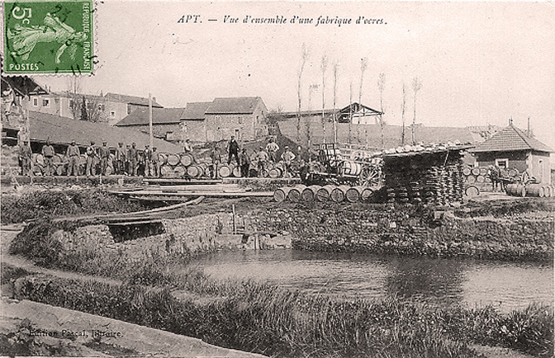 Carte postale ancienne Apt usine de la société des ocres de France
