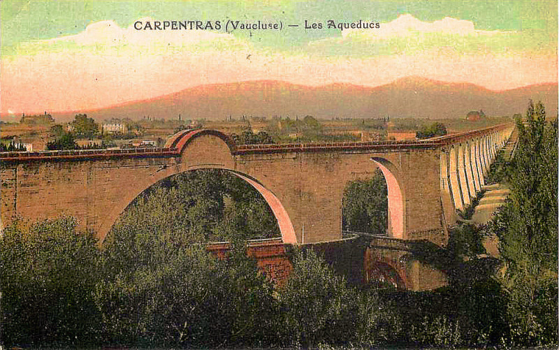Carte postale ancienne Carpentras Aqueducs et Mas des Eléphants