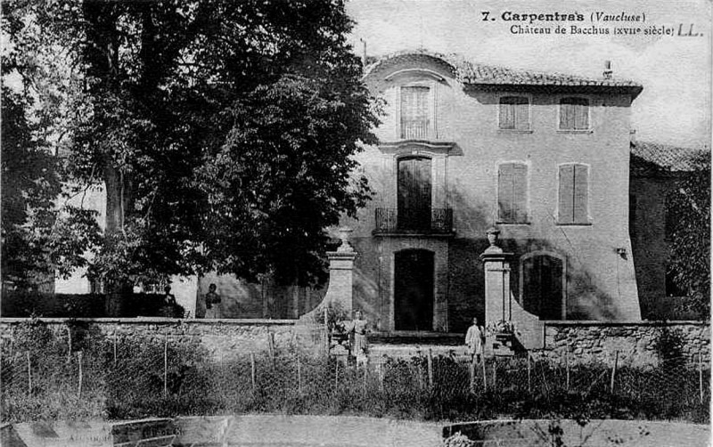 Carte postale ancienne Carpentras Château de Bacchus au début du XXe s