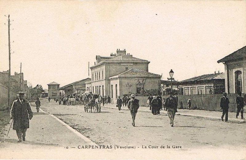 Carte postale ancienne Carpentras La Gare