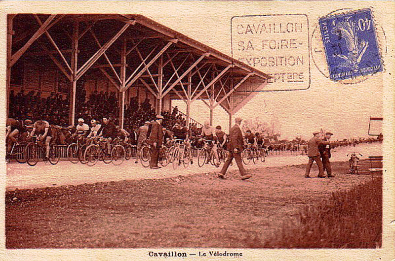Carte postale ancienne Cavaillon le vélodrome