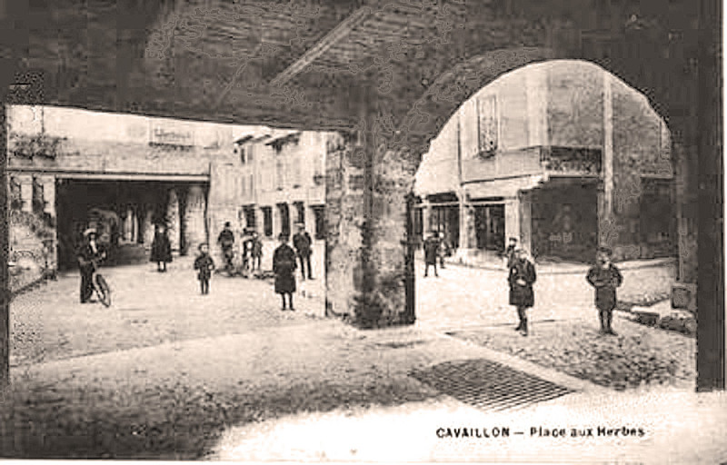 Carte postale ancienne Cavaillon Place aux herbes