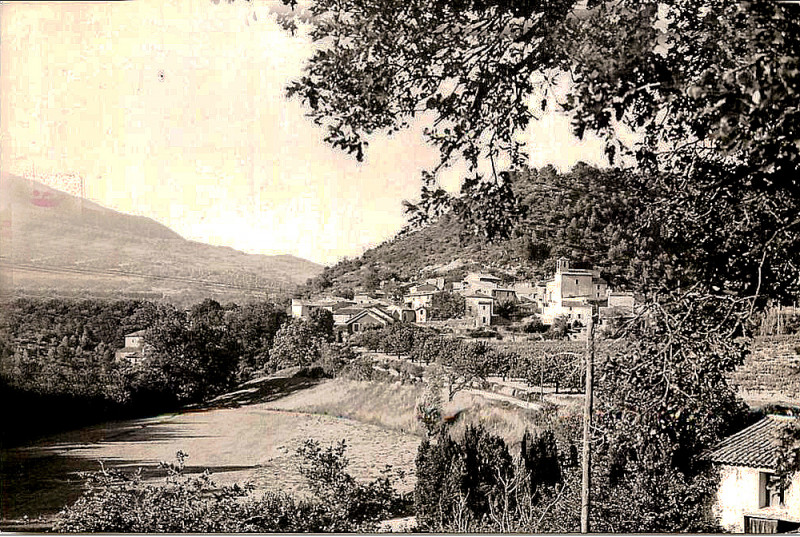 Carte postale ancienne Lafare entrée du village