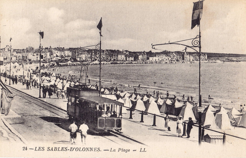 Carte postale ancienne Ll 24 - Les Sables D'Olonnes - La Plage