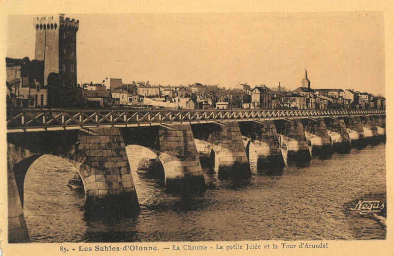 Carte postale ancienne Sables-d'Olonne - Chaume et jetee