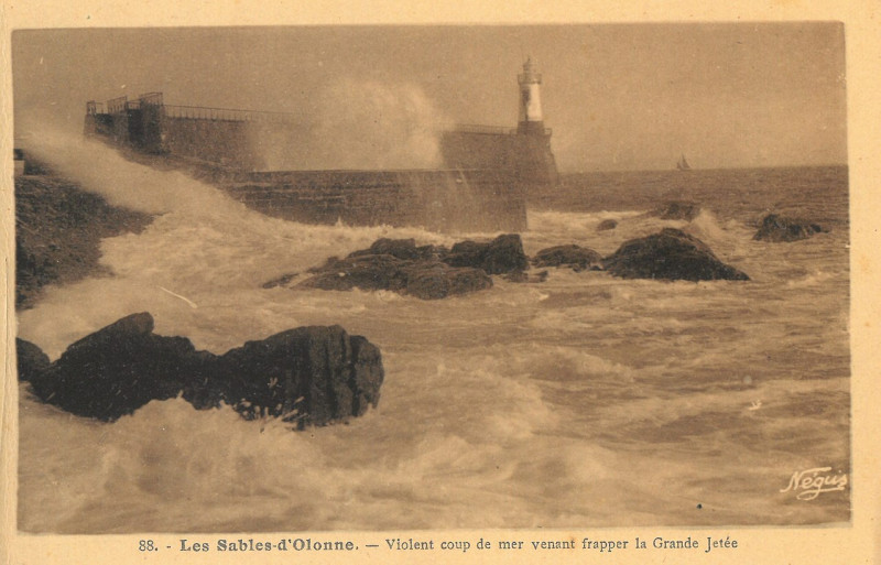 Carte postale ancienne Sables-d'Olonne - Coup de mer
