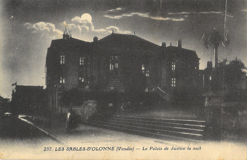 Carte postale ancienne Sables-d'Olonne - Palais justice