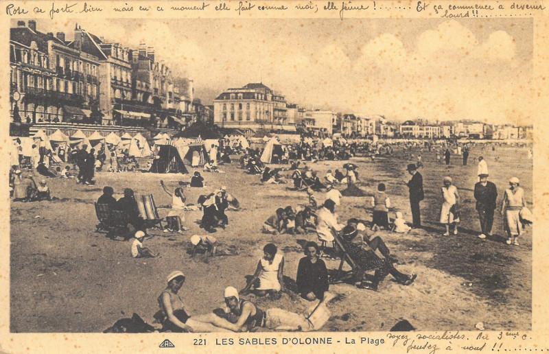 Carte postale ancienne Sables-d'Olonne - Plage
