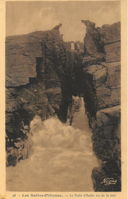 Carte postale ancienne Sables-d'Olonne - Puits Enfer 2