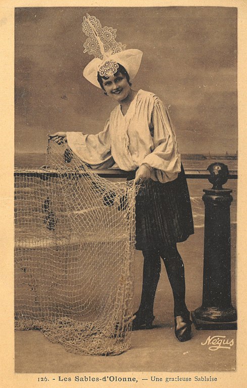 Carte postale ancienne Sables-d'Olonne - Sablaise filet