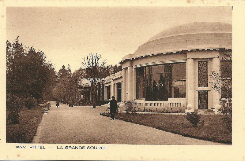 Carte postale ancienne Vittel-Fr-88-vers 1930-la grande source-1