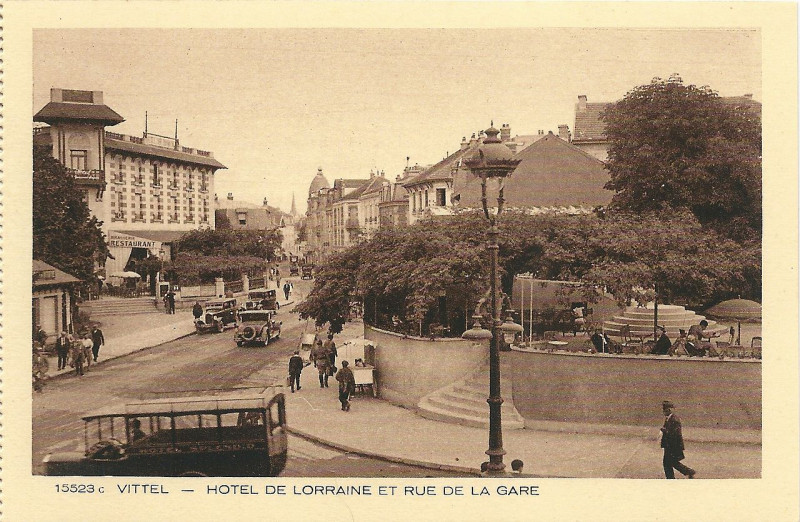 Carte postale ancienne Vittel-Fr-88-vers 1930-rue de la gare-1