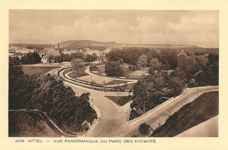 Carte postale ancienne Vittel-Fr-88-vers 1930-vue panoramique-1