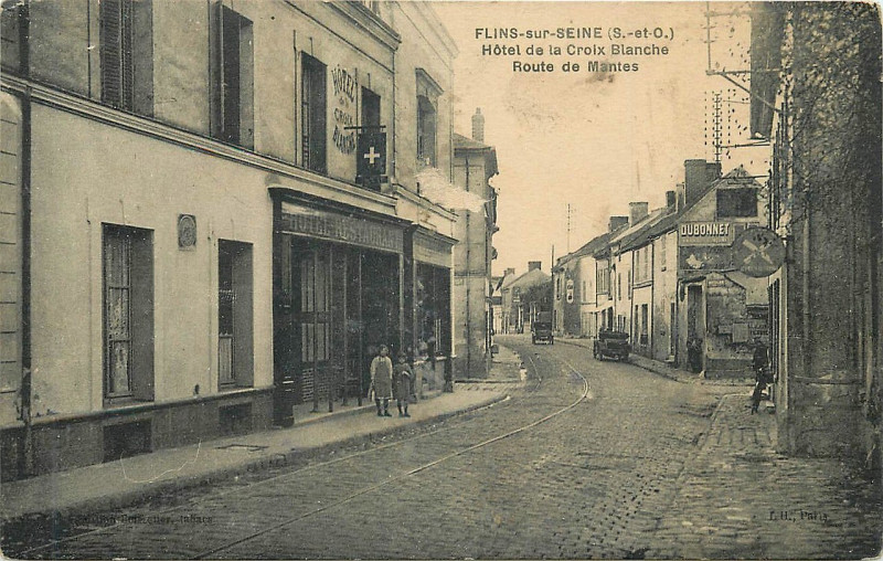 Carte postale ancienne L2659 - Flins-sur-Seine - Route de Mantes
