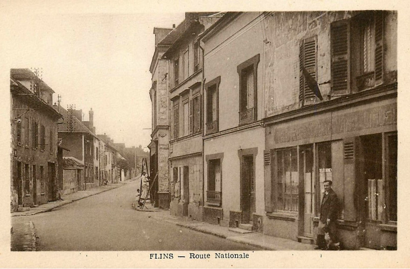 Carte postale ancienne L2673 - Flins-sur-Seine - Route Nationale