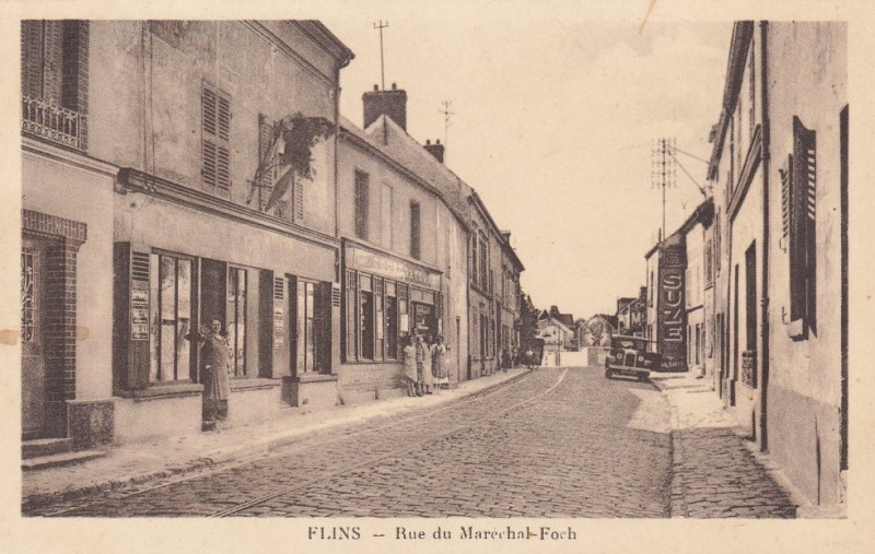Carte postale ancienne L2679 - Flins-sur-Seine - Rue du Maréchal Foch