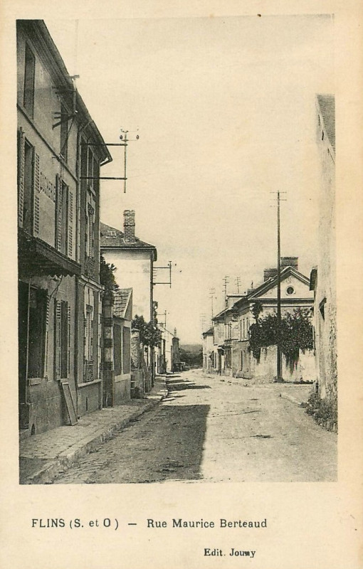 Carte postale ancienne L2682 - Flins-sur-Seine - Rue Maurice Berteaud