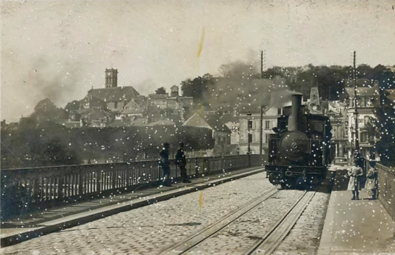 Carte postale ancienne Le Tramway de Versailles à Maule à Meulan-en-Yvelines