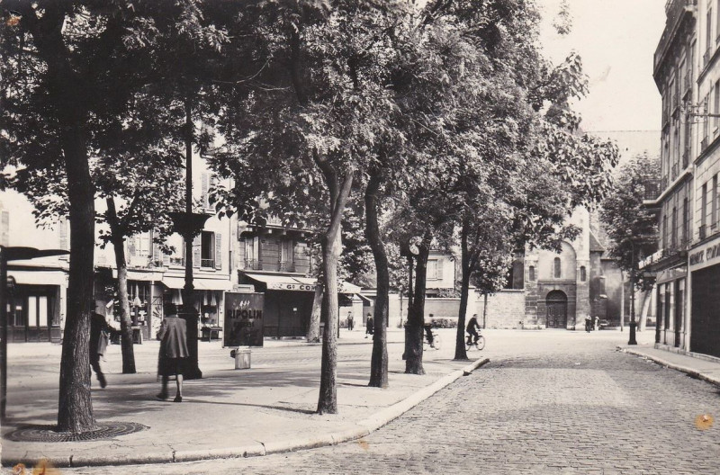Carte postale ancienne Place Danielle-Casanova à Clichy