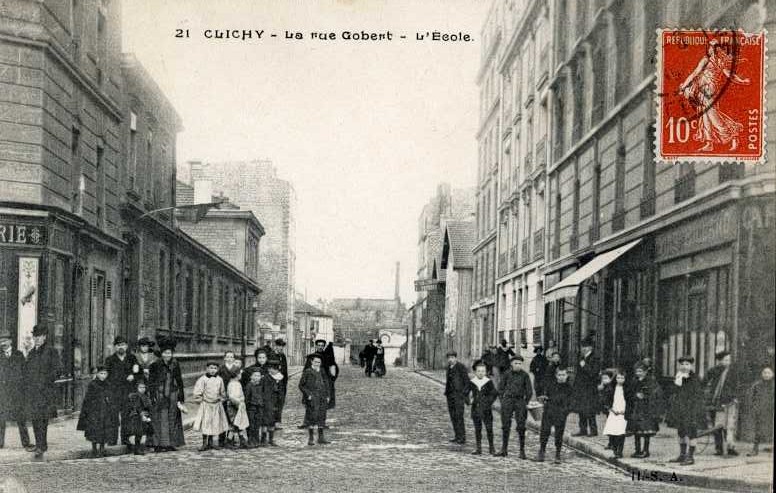 Carte postale ancienne La rue Gobert - L'Ecole à Clichy