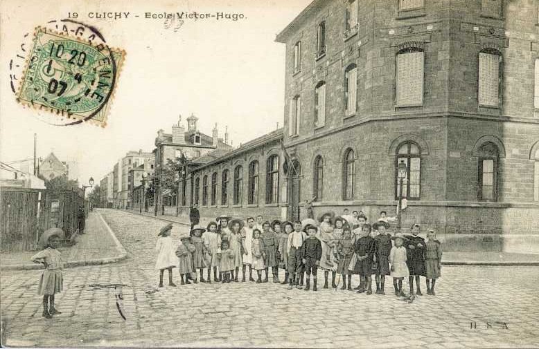 Carte postale ancienne Ecole Victor-Hugo à Clichy